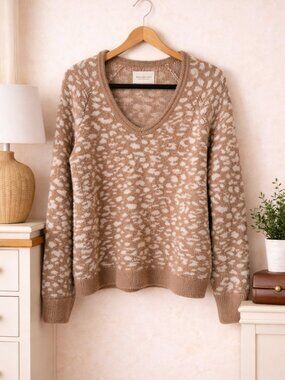 Abercrombie & Fitch Soft AF Leopard Eyelash Sweater Taupe V Neck Size Medium